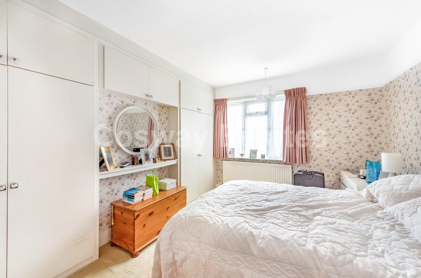 Lawrence Gardens, Mill Hill